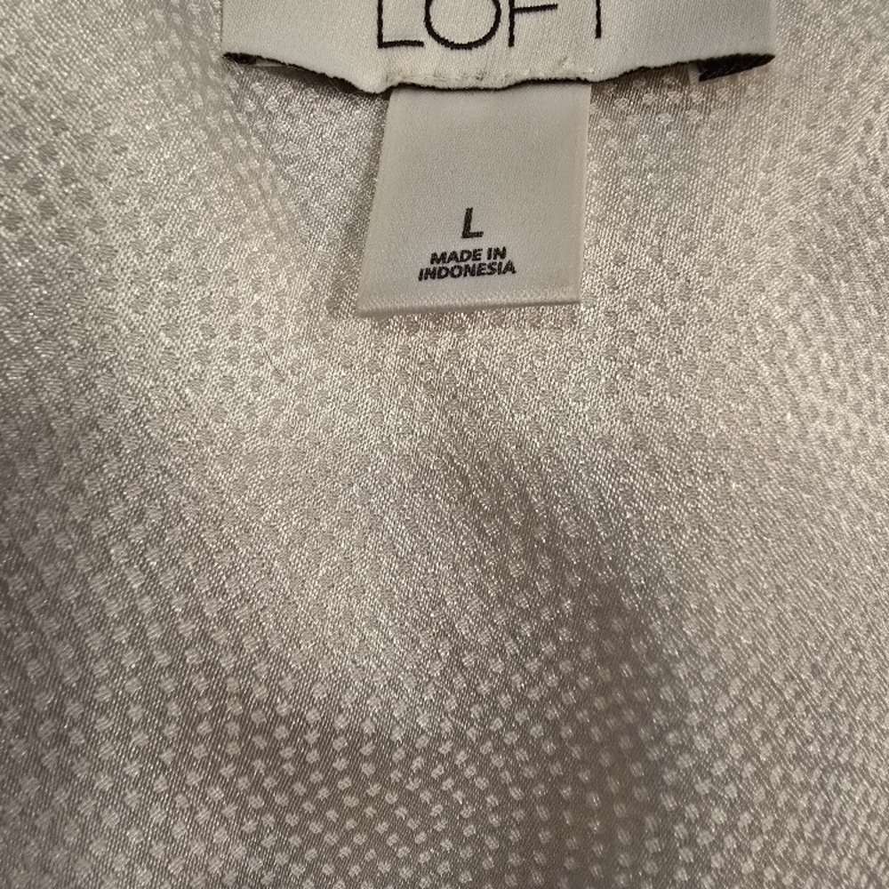 LOFT Cream Ruffle Blouse - Picture 4 of 8